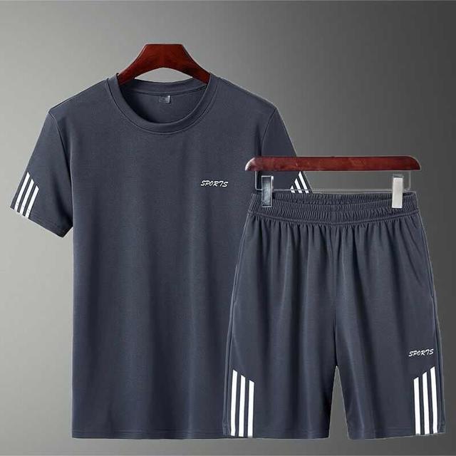 男士怎么穿短袖裤子 t01063faeec58378def.jpg