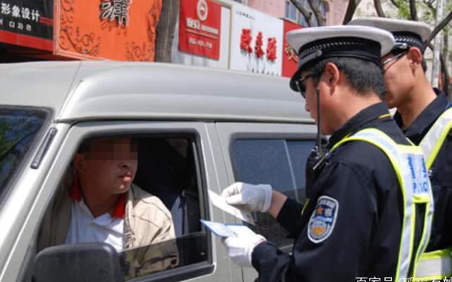 驾驶证没扣过分,却被直接吊销?交警:不看这几