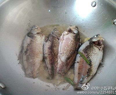 豆腐皮蛋白鲫鱼汤