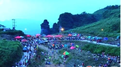 湖南石门县:“新法”路上引来八方游客