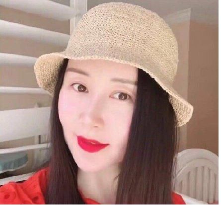 舒畅否认自己整容,微博解释:开了美颜的效果 皇冠电子游戏