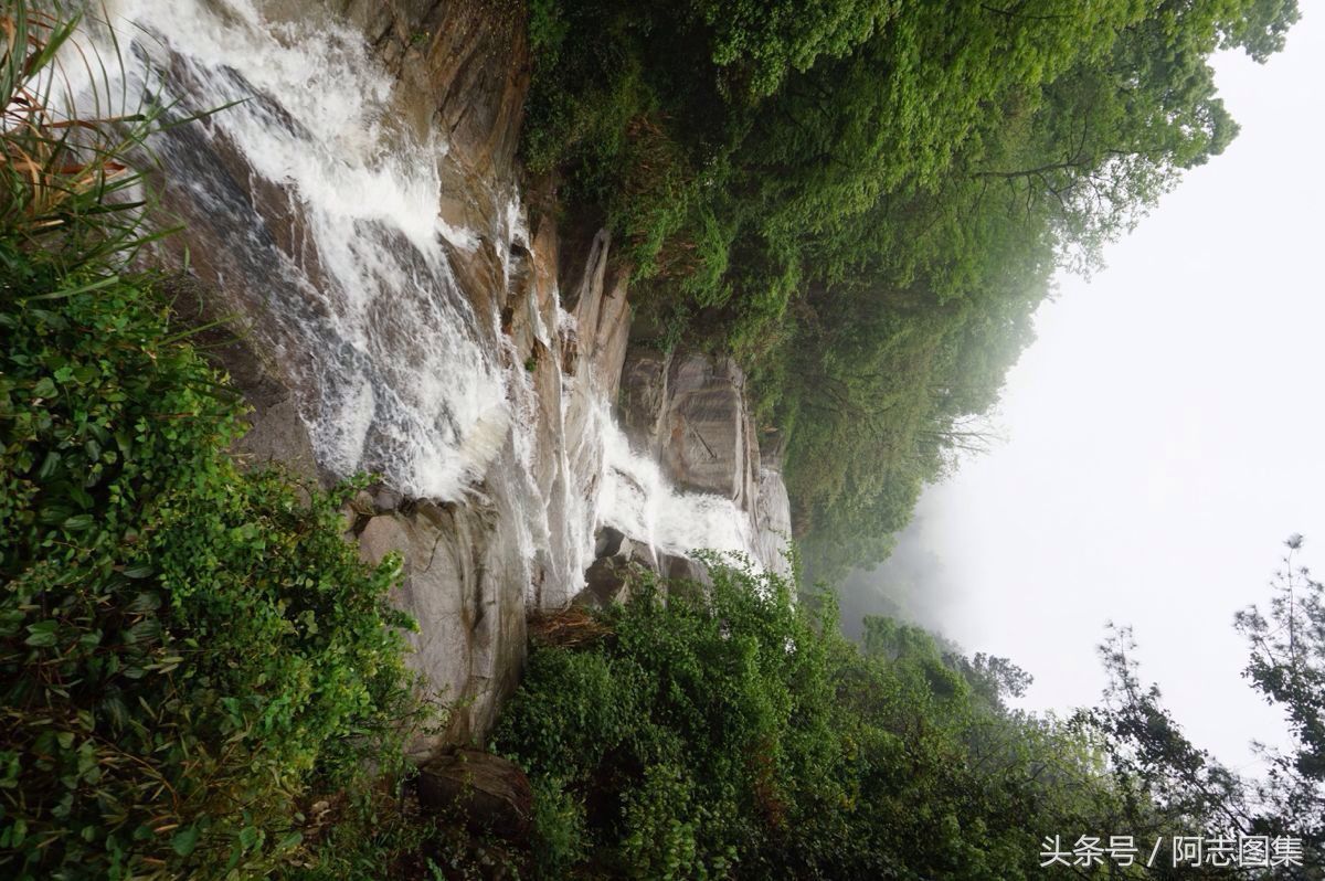 \＂福如东海，寿比南山\＂中的南山指的就是衡山，南岳独秀之美称