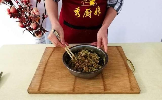 小媳妇千层肉饼做法一绝，不揉面不发面，皮薄馅多，越吃越香