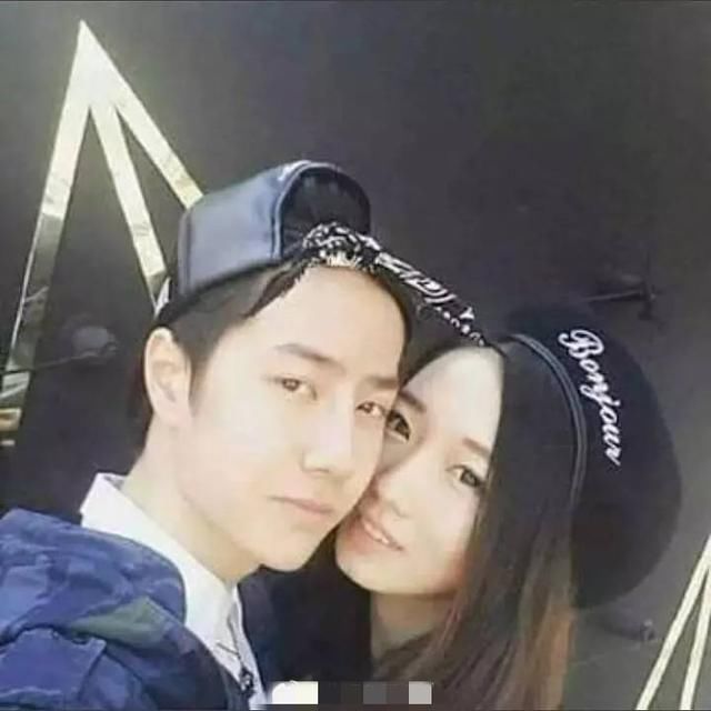 孟美岐王一博昔日亲密合照曝光,网友:莫名很甜