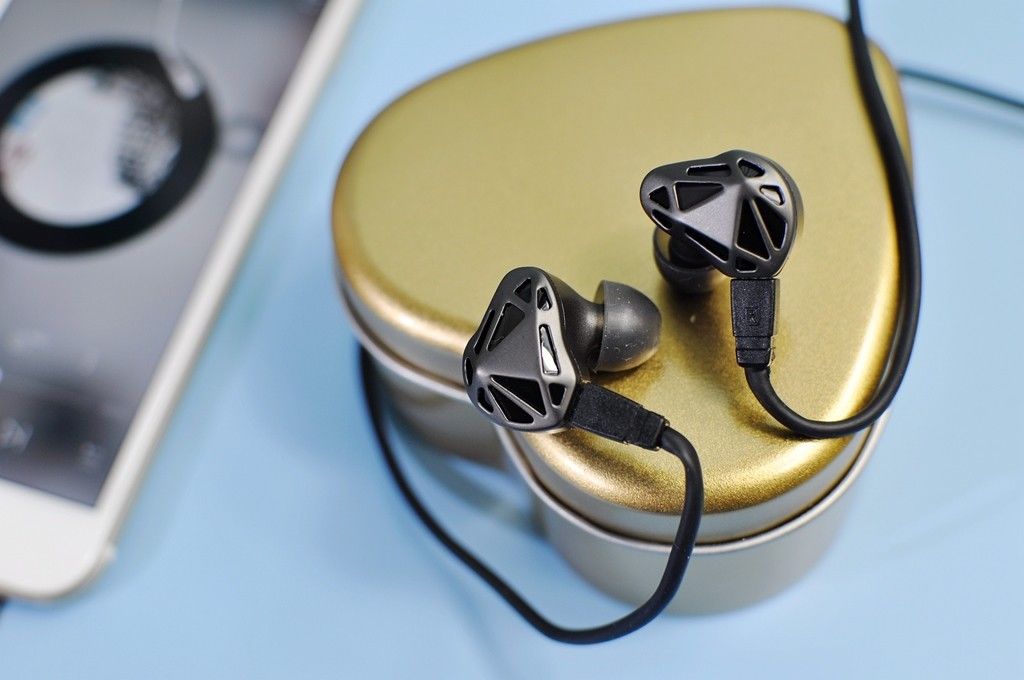 索尼、魅族、汪峰、森海塞尔都在做绕颈式蓝牙