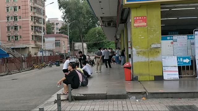 实拍深圳最大的招工市场，工作越来越难找了