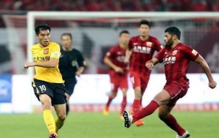 上海上港与广州恒大的比赛因为台风被迫推迟,