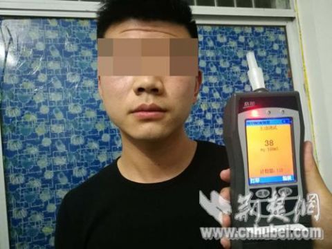 孝昌男子半年两次酒驾 被吊销驾照