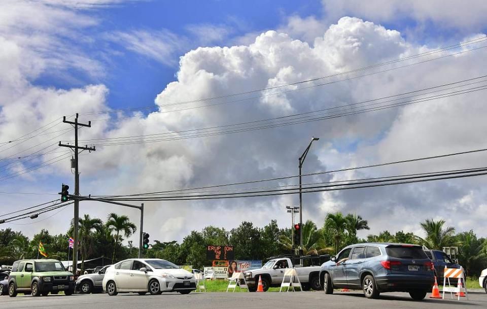 地震和火山活动可能持续 夏威夷人返回家中取走财物