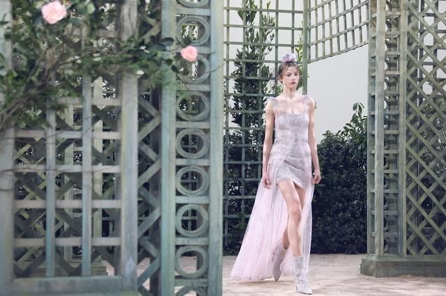 高定周:Chanel 2018春夏高定的花中少女