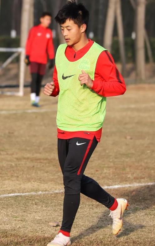 大战在即!河南建业积极备战U23联赛 演练技战