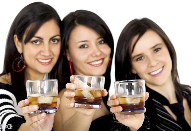 很多人认为喝酒会脸红的人代谢比较好 肿瘤医