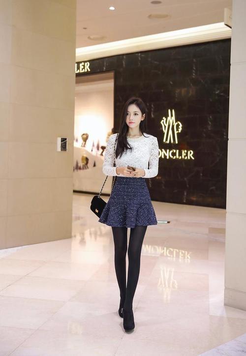 展露想要大长腿,那必须是百褶裙搭配黑丝袜、美女jife图片