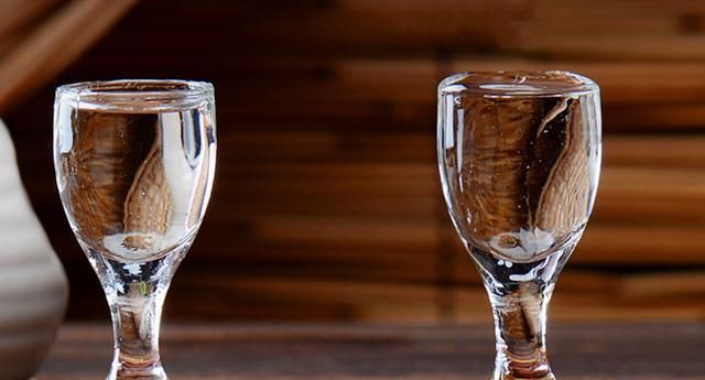 喝白酒喝很多水