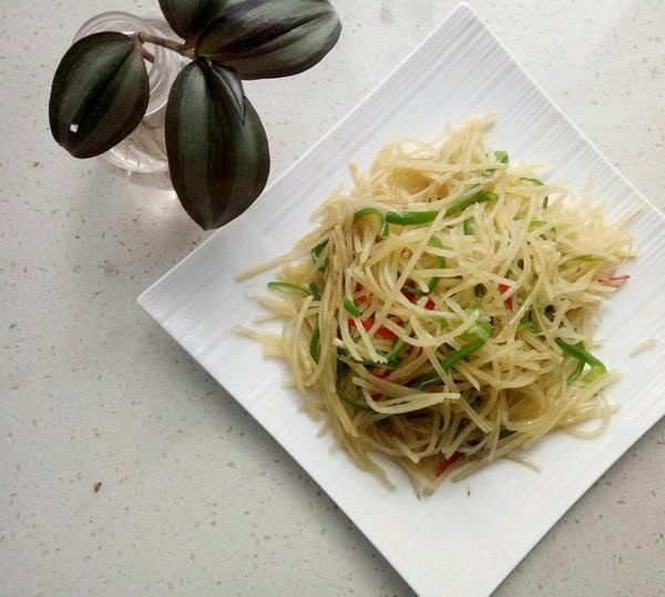 炒土豆丝不要直接焯水,多做这一步,土豆丝清亮脆口还入味 og视讯电子棋牌