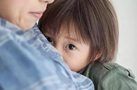 如果孩子有这3种表现,时常哭的背过气,说明家