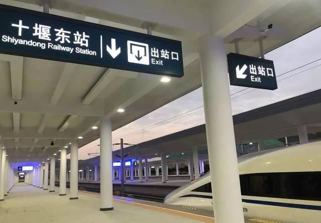 中国高铁啥时开通的