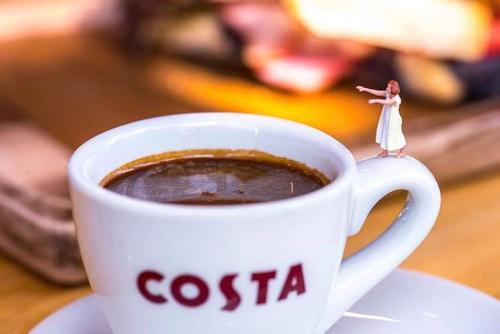 外国小哥用日常物品创造出迷你世界 让人大开