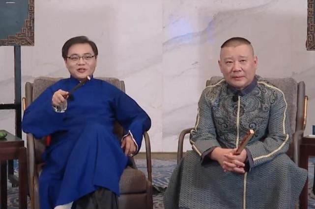 德云社团综高峰顶替于谦,指点江山坐姿霸气,郭德纲都像他的跟班