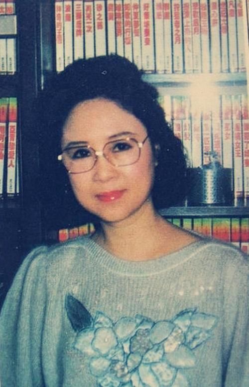 琼瑶小姨竟然也是畅销书作家，写《新儿女英雄传》发行380百万册