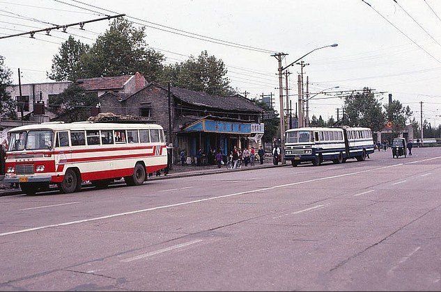 老照片:1983年湖北武汉街景 - qwe08828 - qwe08828的博客 老照片:1983年湖北武汉街景 - qwe08828 - qwe08828的博客