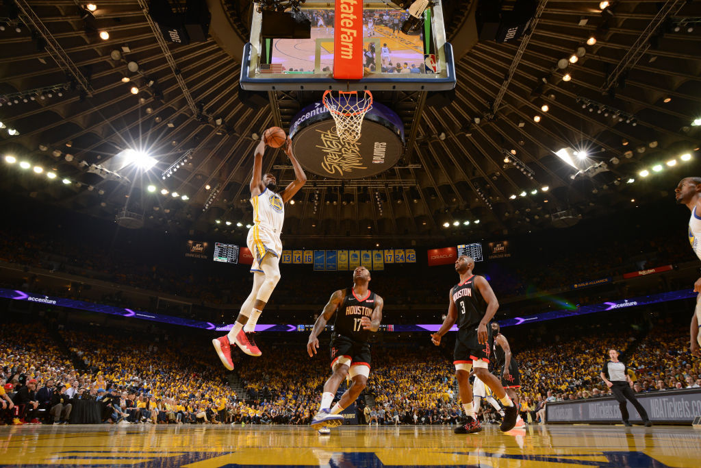 NBA季后赛次轮G1:火箭100-104勇士