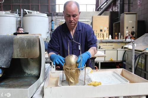 直击俄罗斯世界杯奖杯制作车间,近距离看看大