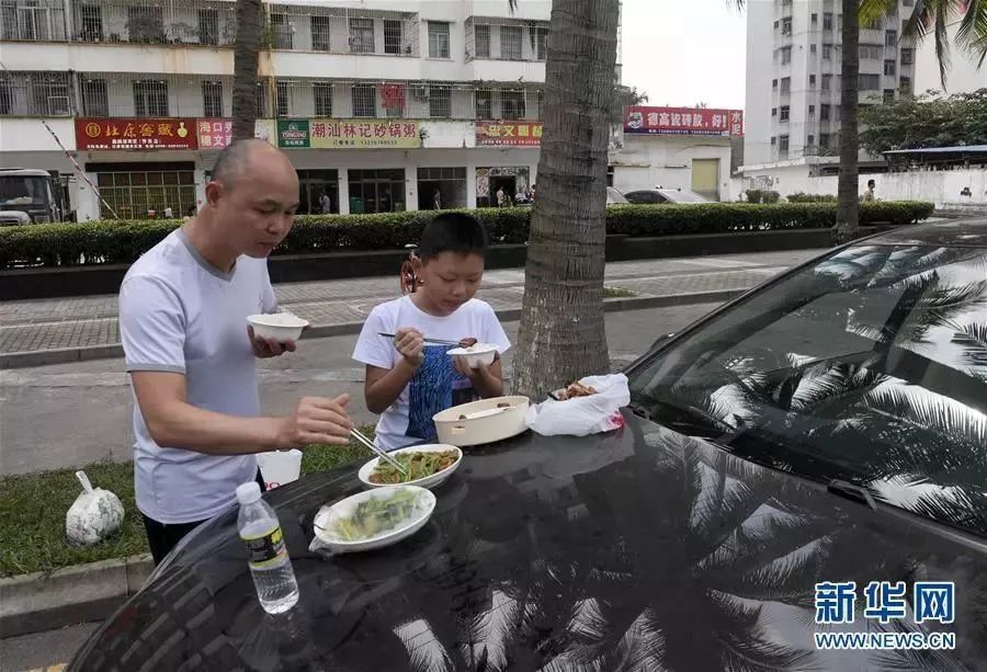 1万辆车滞留海口，海口-昆明机票1.37万\/张!堵车堵到上央视，云