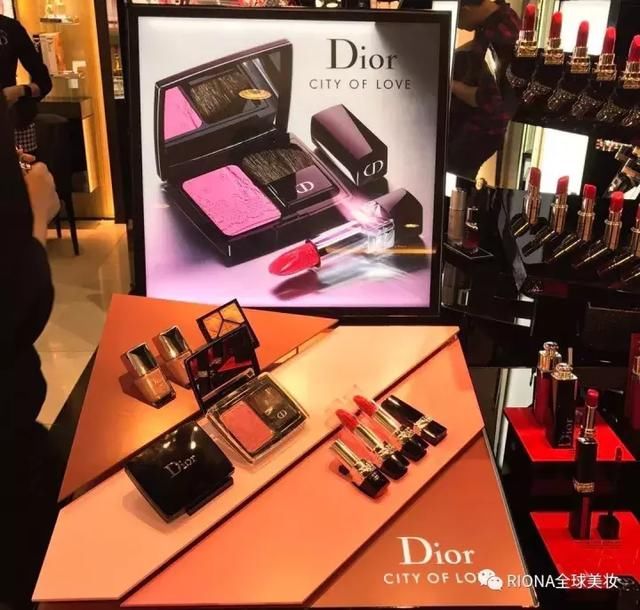 Dior 70周年纪念版雕刻口红,跪着也要买!