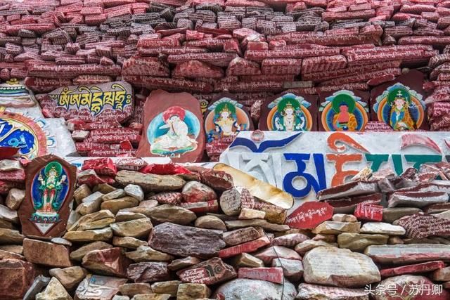 一人丢一块石头,结果成为世界最大的石堆,据说已达20亿