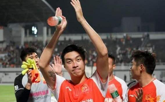 买刘奕鸣凑足6大中后卫,恒大或放梅老板郭大侠