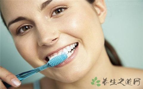 刷牙牙龈出血是怎么回事_【今日爆点】