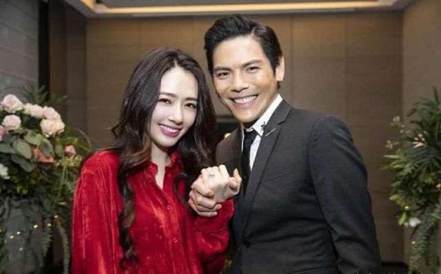 向太官宣晒照向佐求婚郭碧婷成功,郭碧婷爸爸