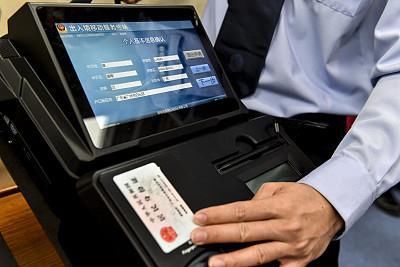 公安部推8项出入境便利措施,办护照可以免费照