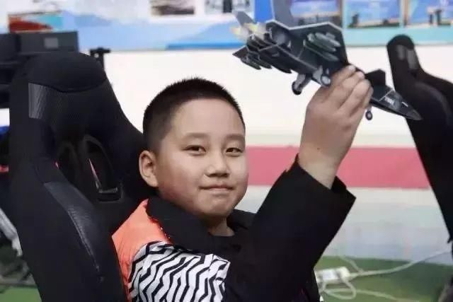 开飞机啦！中航工业游，让您的孩子0距离体验航空科技！