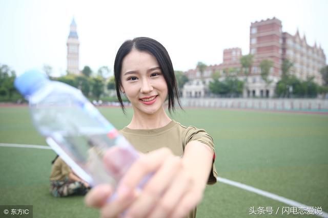 女人说“你配不上我”，学会这样反击，让她对你刮目相看！