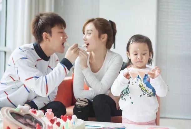 贾乃亮李小璐离婚?陈乔恩酒驾连累新剧?陈翔