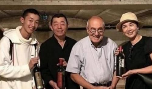 蒋雯丽将外甥女捧成影后，却几乎不提儿子，看了她儿子照片：怪不得！
