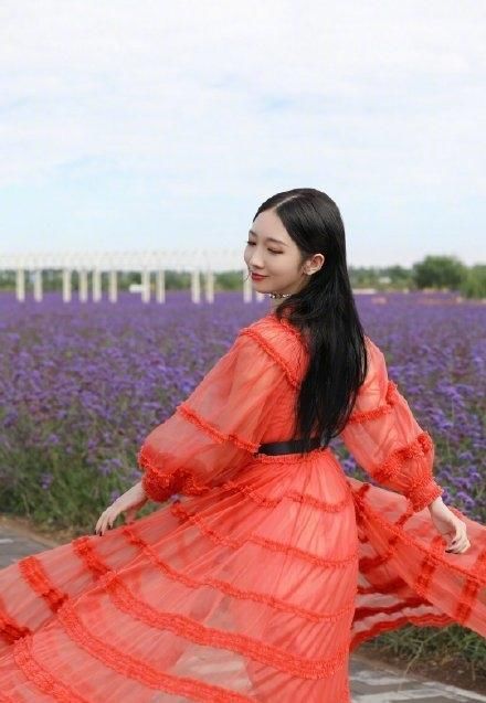 火箭少女解散后首登央视：孟美岐傅菁魅力满满，段奥娟赖美云凭颜值圈粉