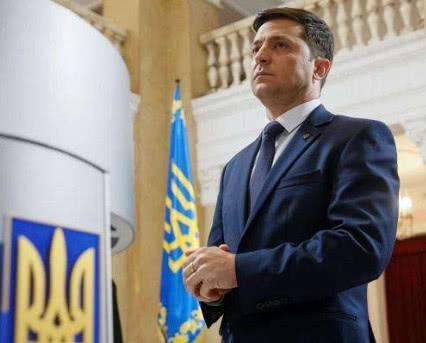 乌克兰总统上任后,会亲美还是亲俄?这个举动早