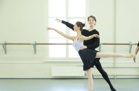 湖南卫视“舞动奇迹”冠军金晨与俄罗斯芭蕾舞蹈王子-朱利安·麦凯共舞,等等第五张图怎么回事_【今日爆点】