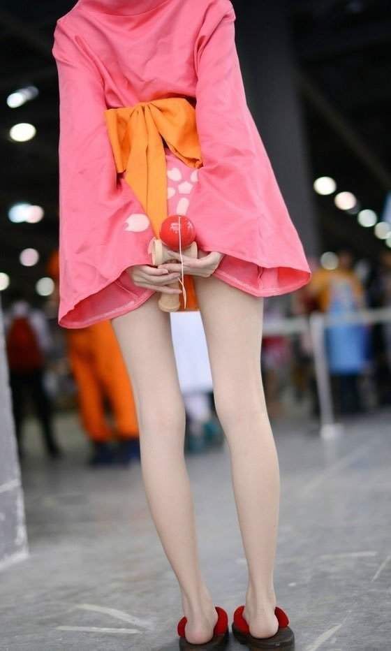 这操作玩手机,抠脚两不误!爆笑内涵囧图