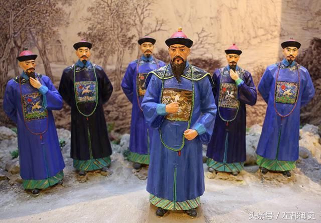 官员找人上门定制官服,裁缝问了一个简单的问