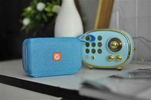 它比BOSE、索尼迷你蓝牙音箱更好玩,比小米