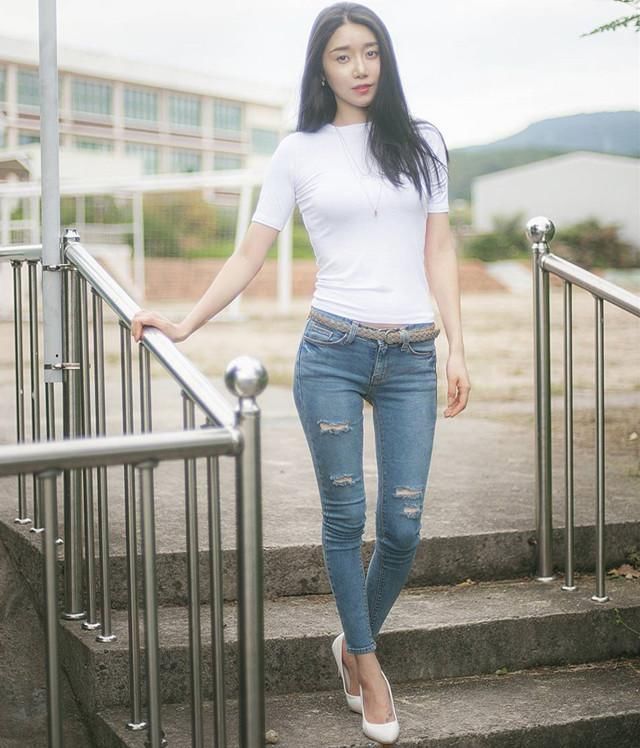 女生穿搭牛仔裤, 紧是一种态度!!_【快资讯】