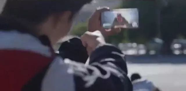 三星发布S10宣传片:三款旗舰手机和全面屏平