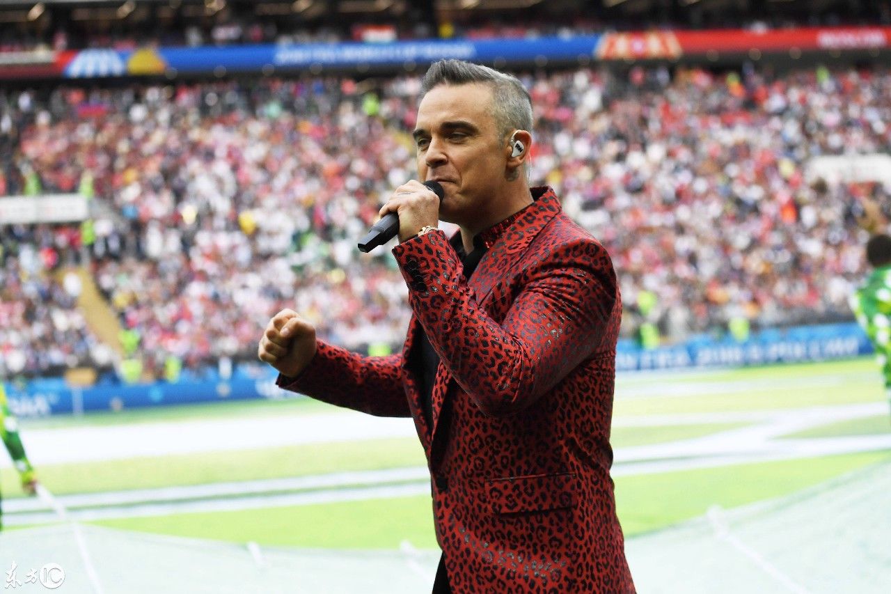 世界杯开幕式竖中指,在歌词中唱出了原因:只为