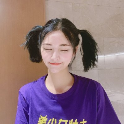 许佳琪首次挑战双马尾造型，刚看到第一眼，这是仿虞书欣？