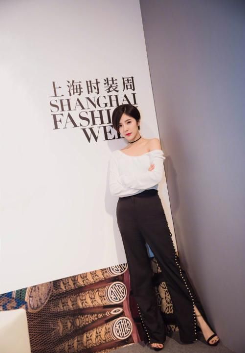 赵奕欢转型短发现身,还是那么性感 她!还是适合