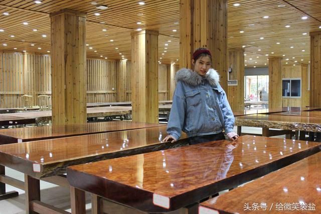 郴州女生接单广州富豪订购10张大板桌,工厂师